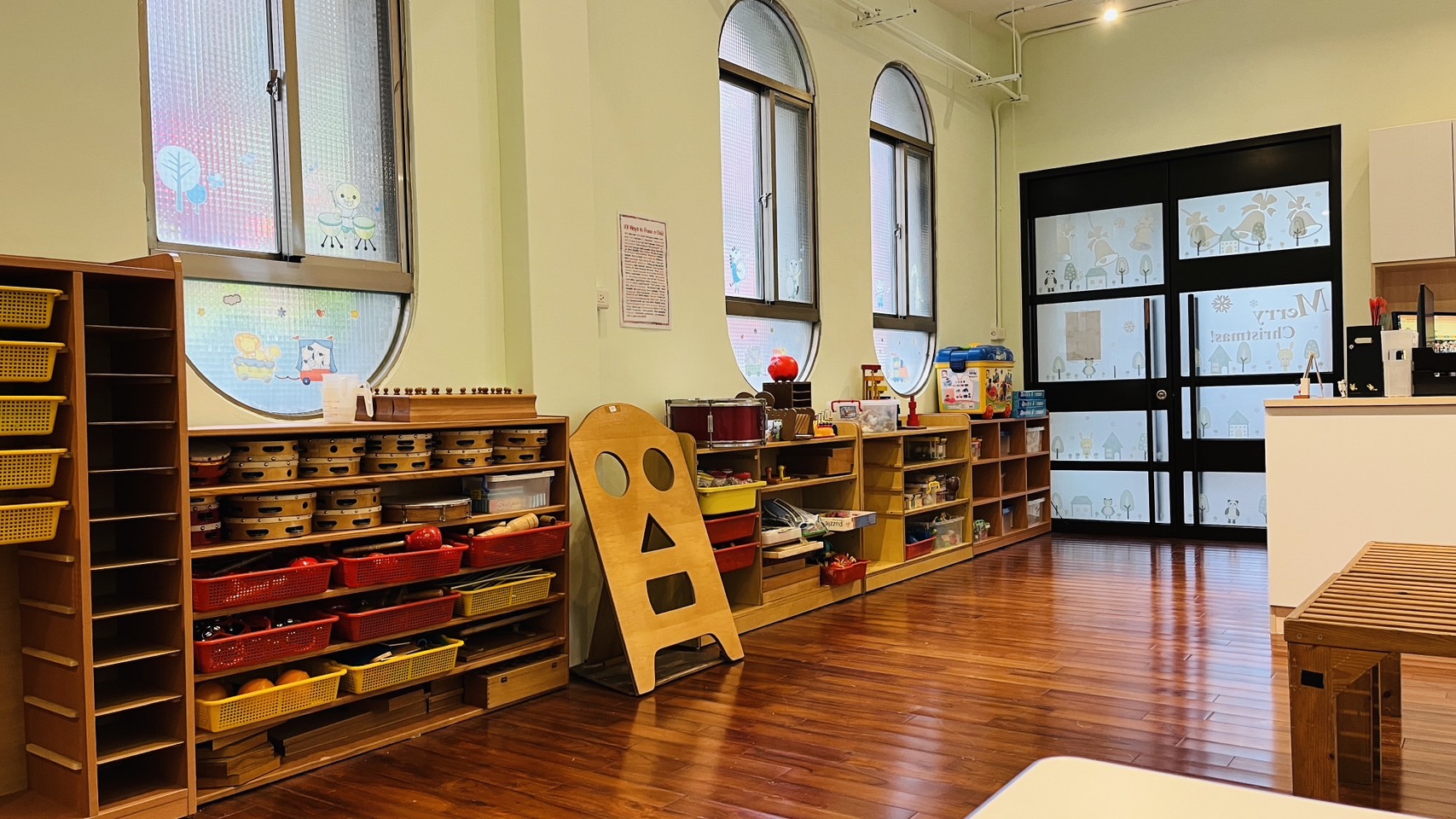 蒙特梭利教室左側：音樂樂器與感官教具區